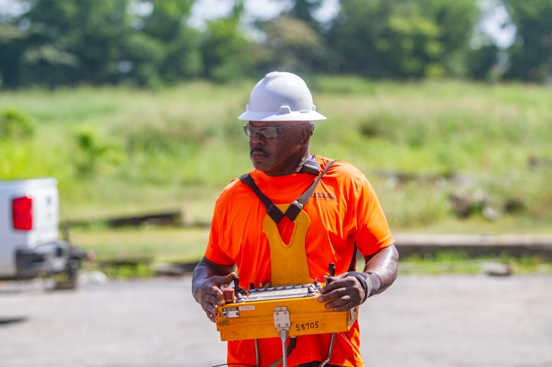 construction worker with hat